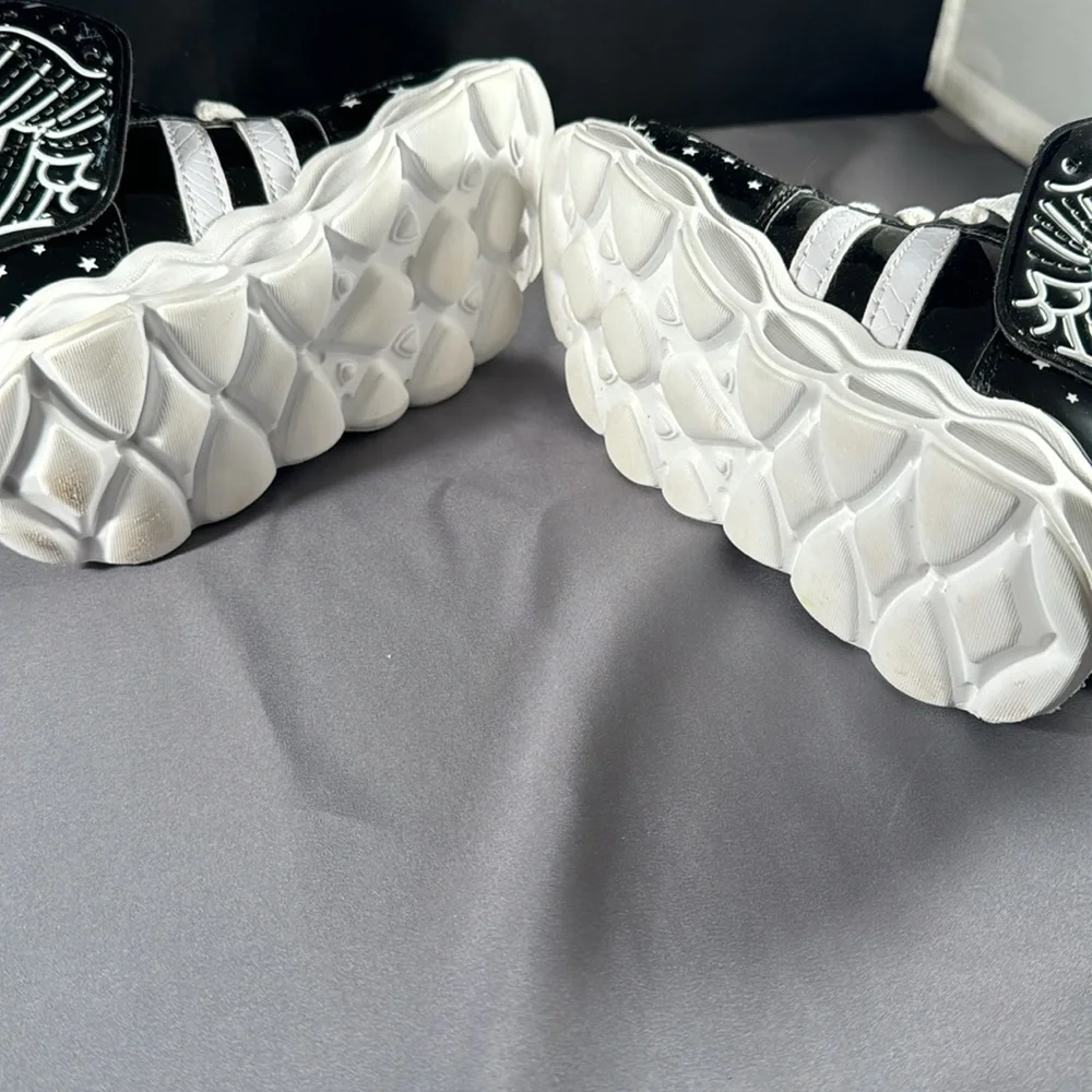 Kids light up rechargeable winged shiny black sneakers - Picture 6 of 6